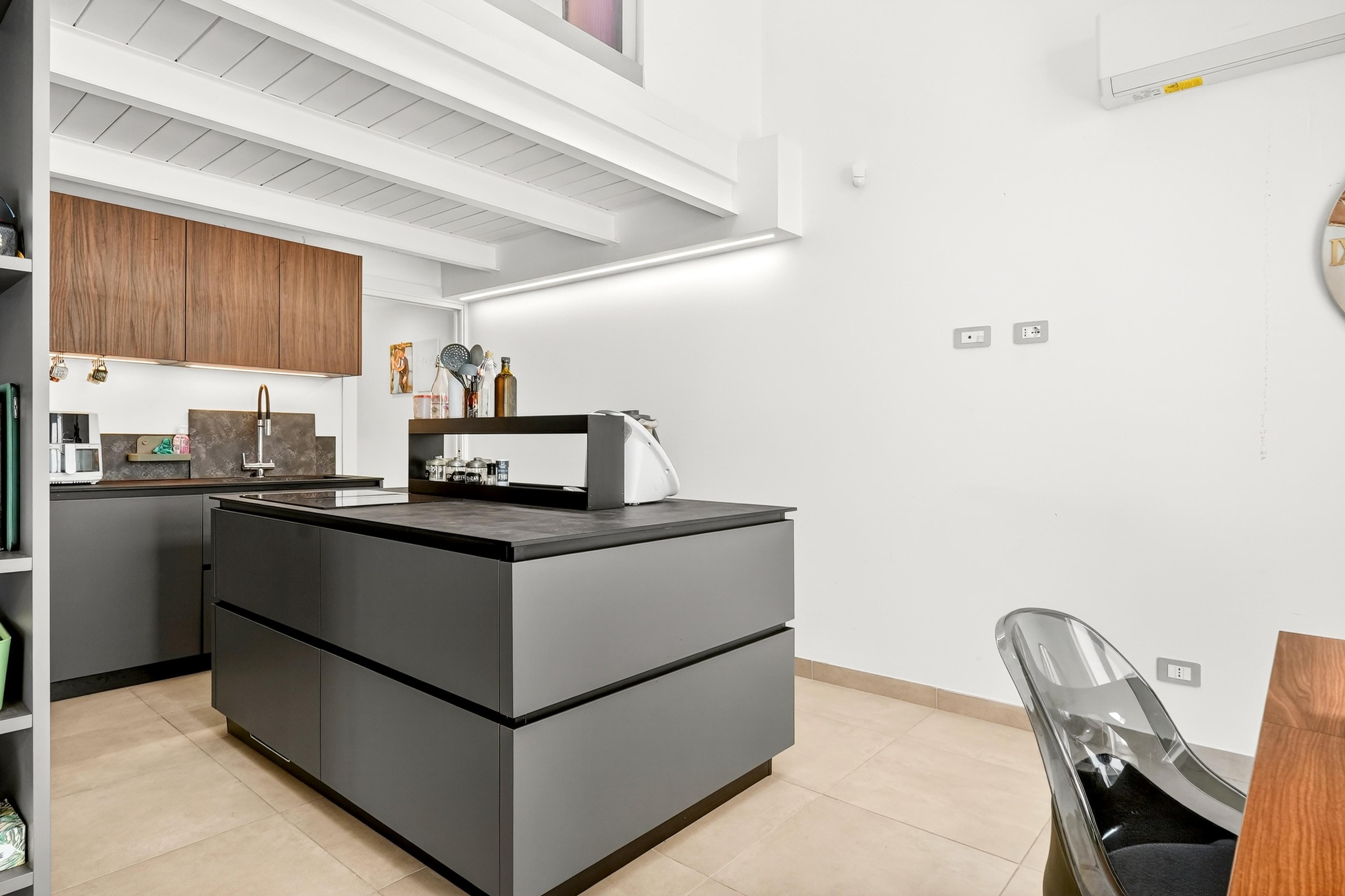 Loft di design in centro – 2 camere, 2 bagni – completamente ristrutturato — Via Mazzini 46, Centro — Foto 6 di 21