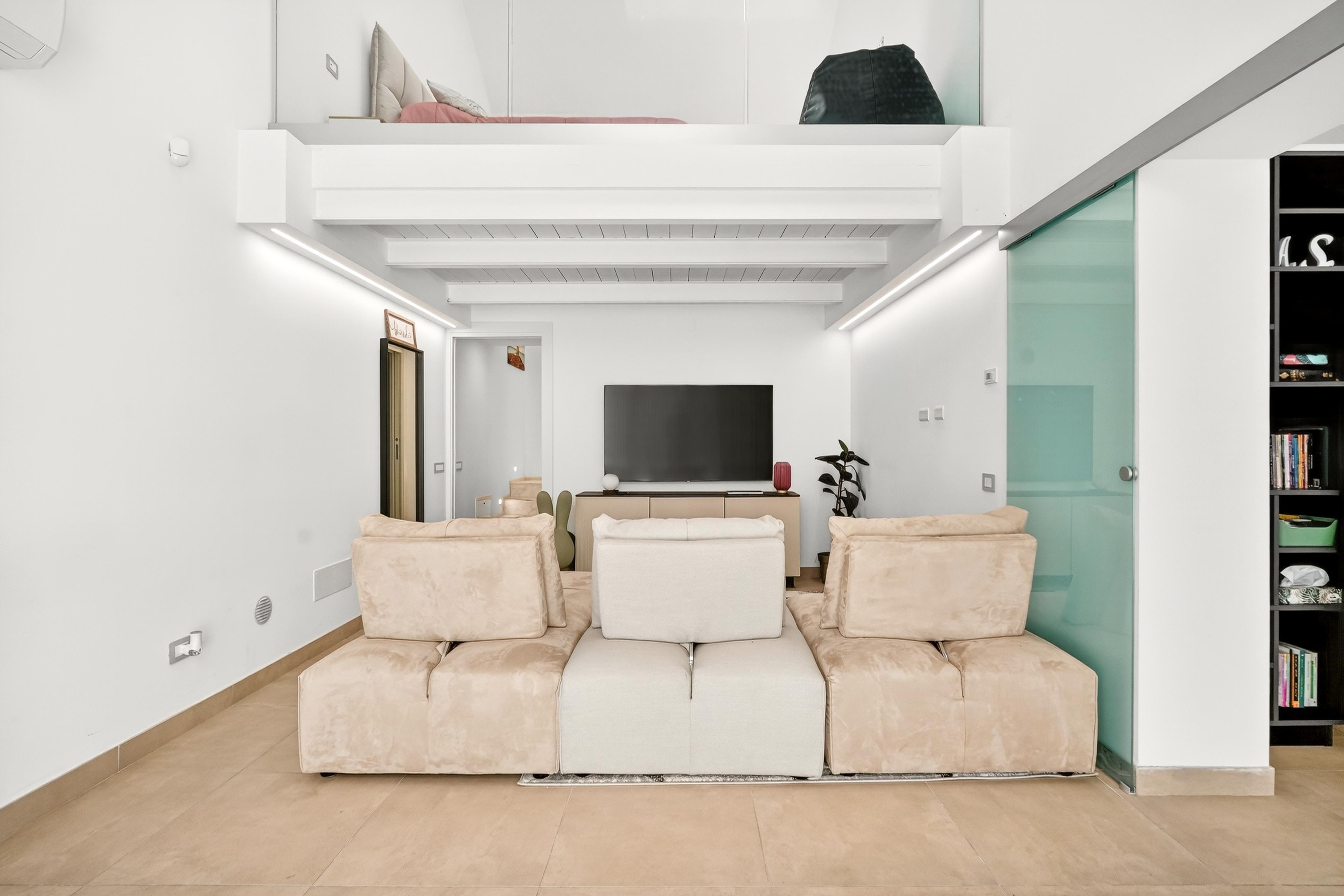Loft di design in centro – 2 camere, 2 bagni – completamente ristrutturato — Via Mazzini 46, Centro — Foto 1 di 21