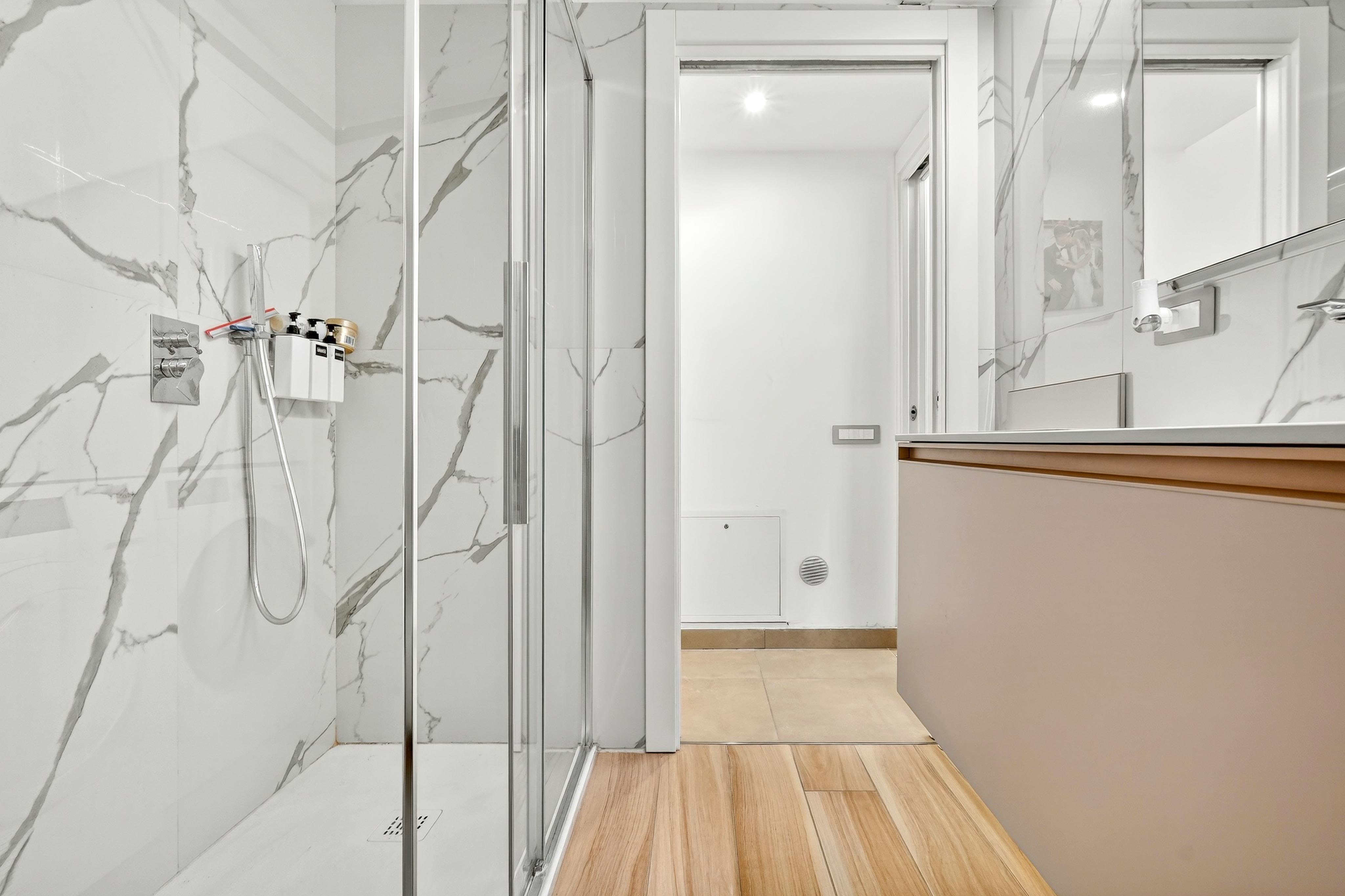 Loft di design in centro – 2 camere, 2 bagni – completamente ristrutturato — Via Mazzini 46, Centro — Foto 14 di 21