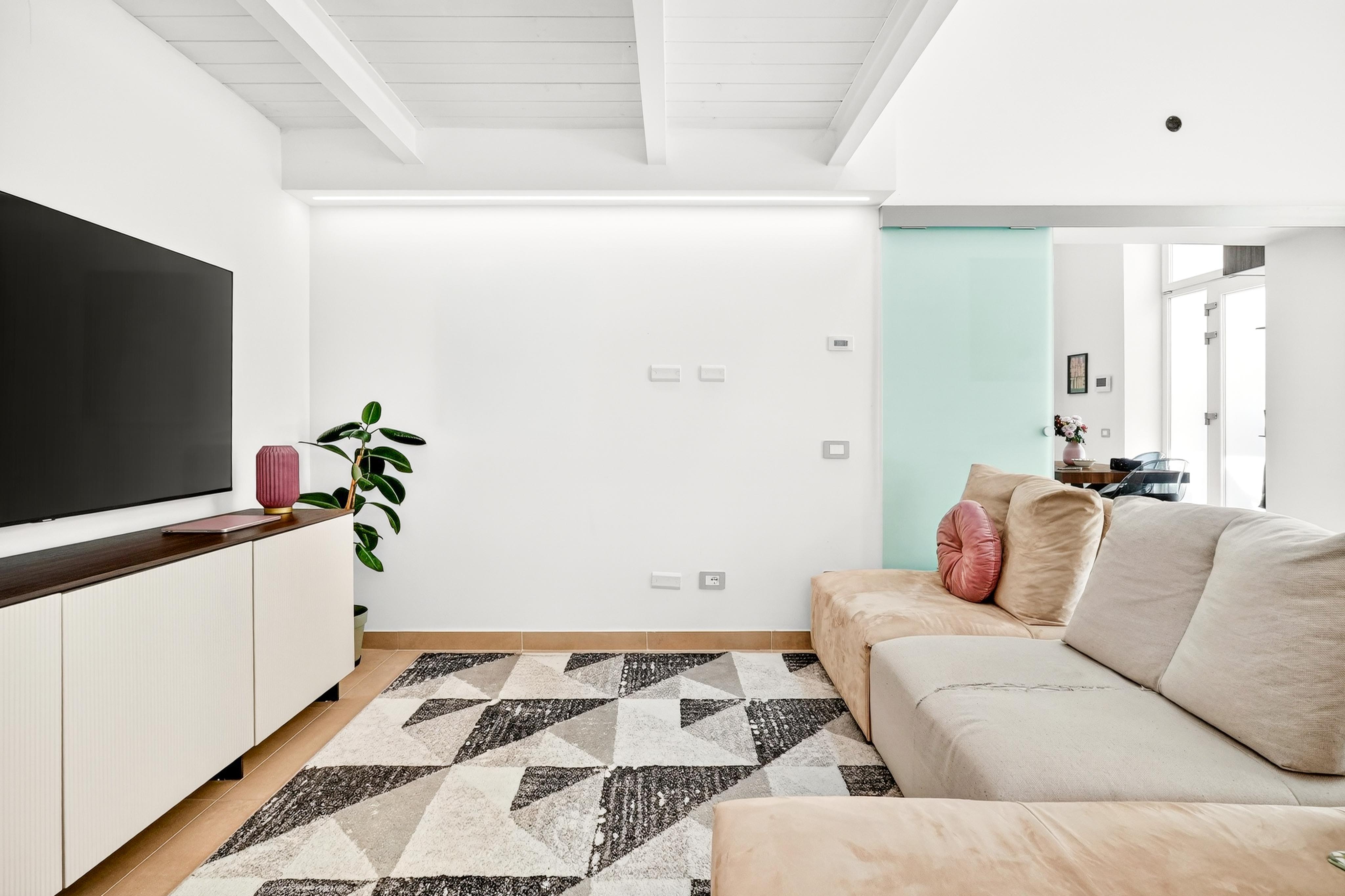 Loft di design in centro – 2 camere, 2 bagni – completamente ristrutturato — Via Mazzini 46, Centro — Foto 3 di 21